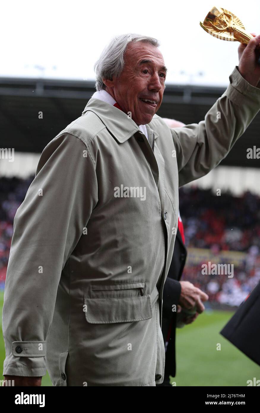 12 May 2013 - Soccer - Barclays Premier League - Stoke City Vs Tottenham Hotspur - England World Cup winner Gordon Banks holds aloft a replica of the Jules Rimet Trophy during a parade of Stoke Legends -  Photographer: Paul Roberts / Pathos. Stock Photo