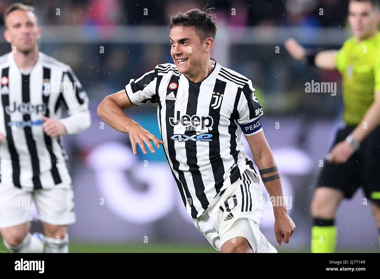 paulo-dybala-of-juventus-fc-celebrates-after-scoring-during-the-serie-a