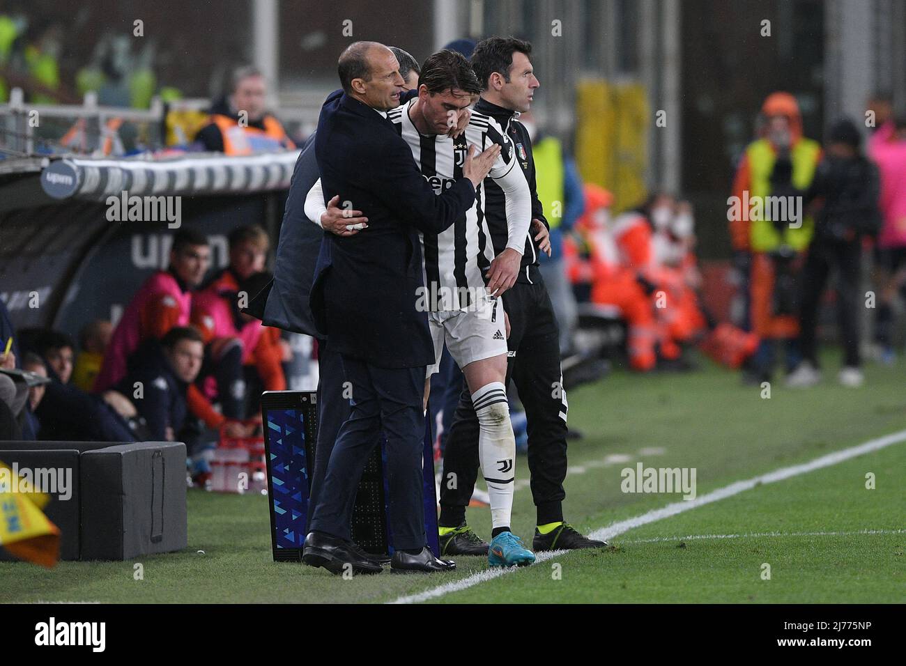 Massimiliano Allegri Head Coach of Juventus FC and Dusan Vlahovic of ...