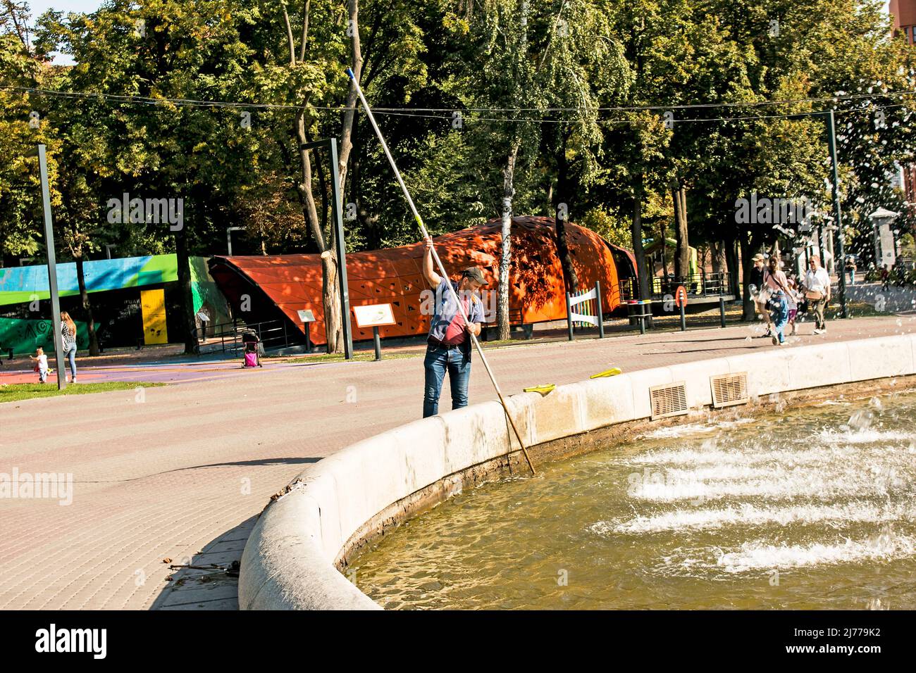 Dirty water fountain hires stock photography and images Alamy