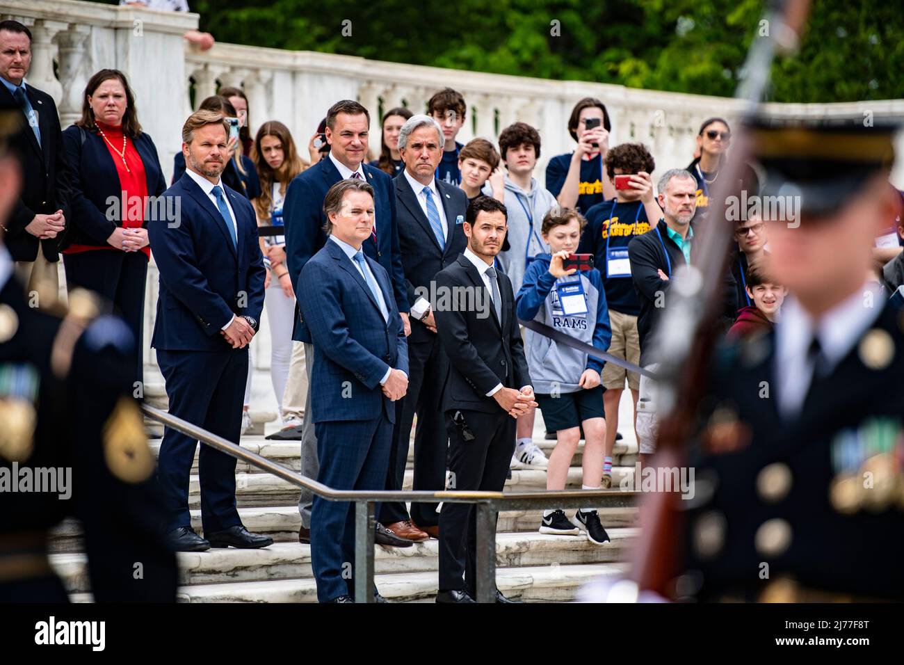 Arlington, United States of America. 04 May, 2022. NASCAR champion Kyle Larson, center, and former NASCAR champion Jeff Gordon, left, watch the changing of the guard at the Tomb of the Unknown Soldier at Arlington National Cemetery, May 4, 2022 in Arlington, Virginia. Larson and Gordon were visiting as part of the NASCAR Salutes the military program.  Credit: Elizabeth Fraser/DOD/Alamy Live News Stock Photo