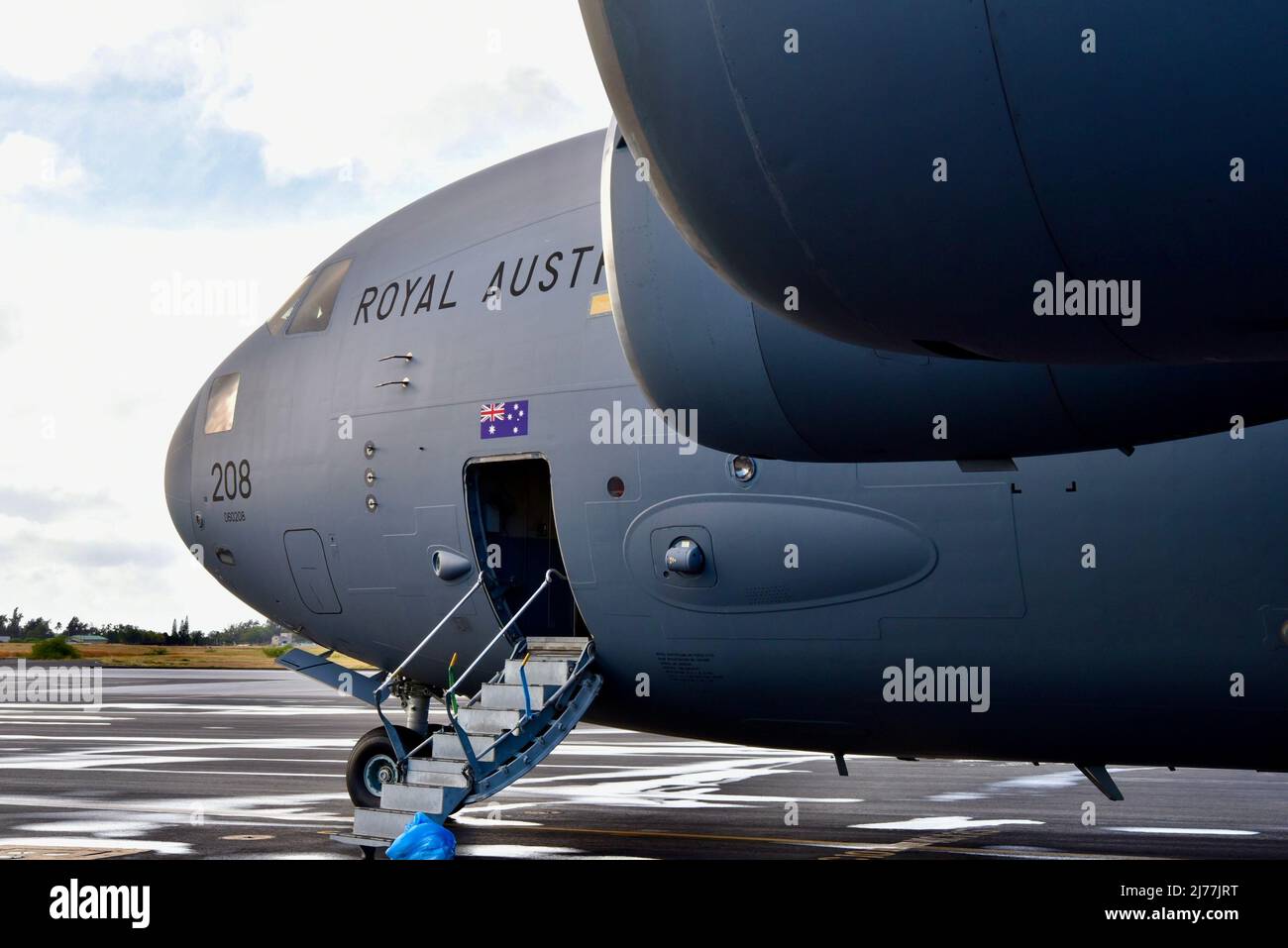 A Royal Australian Air Force C-17 Globemaster III sits on the flight line before the first training mission of Exercise Global Dexterity 2022 at Joint Base Pearl Harbor-Hickam, Hawaii, May 3, 2022. Exercise Global Dexterity 2022 brought a RAF C-17 and crew to the 15th Wing to fly alongside both active duty U.S. aircraft and Hawaii Air National Guard aircraft. (U.S. Air Force photo by 1st Lt. Benjamin Aronson) Stock Photo