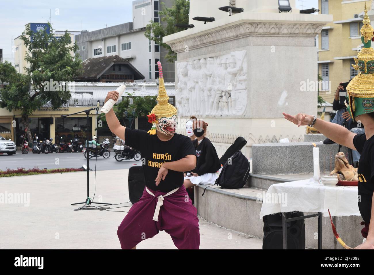 Bangkok Thailand - May 5 , 2022 :  Hanuman fighting Thotsakan  in Khon masked dance dramaon character in Ramakien or Ramayana in public space Stock Photo
