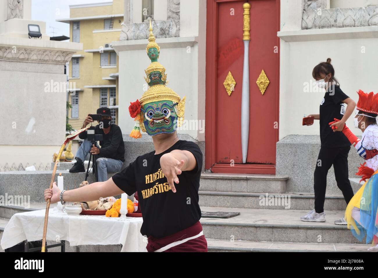 Bangkok Thailand - May 5 , 2022 :  Hanuman fighting Thotsakan  in Khon masked dance dramaon character in Ramakien or Ramayana in public space Stock Photo