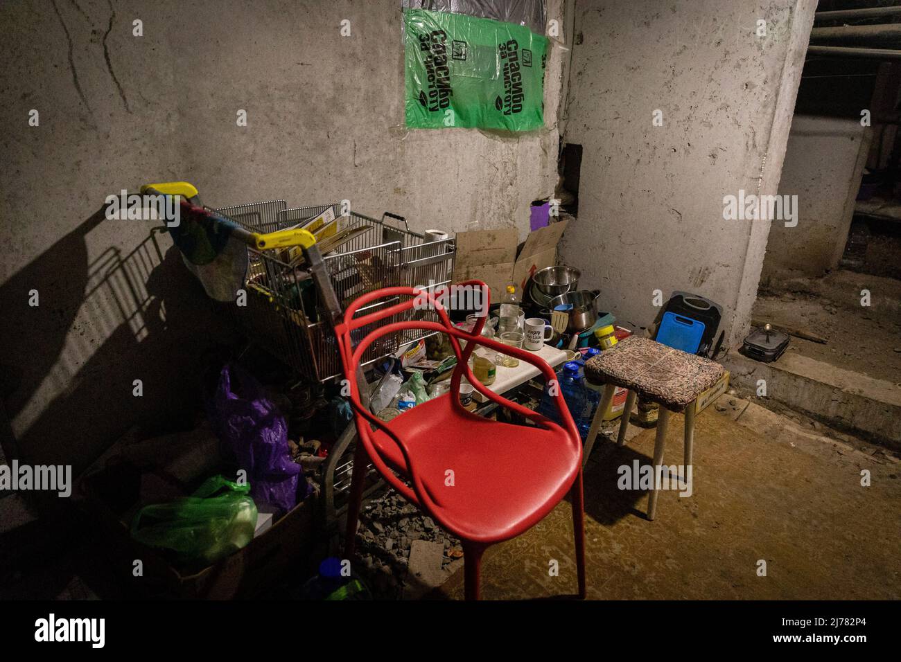 Food and daily necessities placed in a shopping cart in a underground bunker in southeastern Kharkiv. Citizens in Kharkiv have been forced to adopt a new life underground in bunkers without electricity and water, as the second biggest city in Ukraine now faces under constant threat of Russian bombardment and airstrikes. Stock Photo
