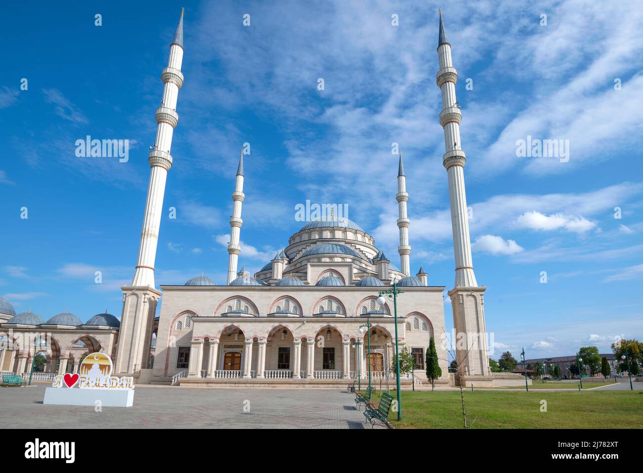 GUDERMES, RUSSIA - SEPTEMBER 28, 2021: At the modern Tashu-Hadji mosque on a sunny September day Stock Photo