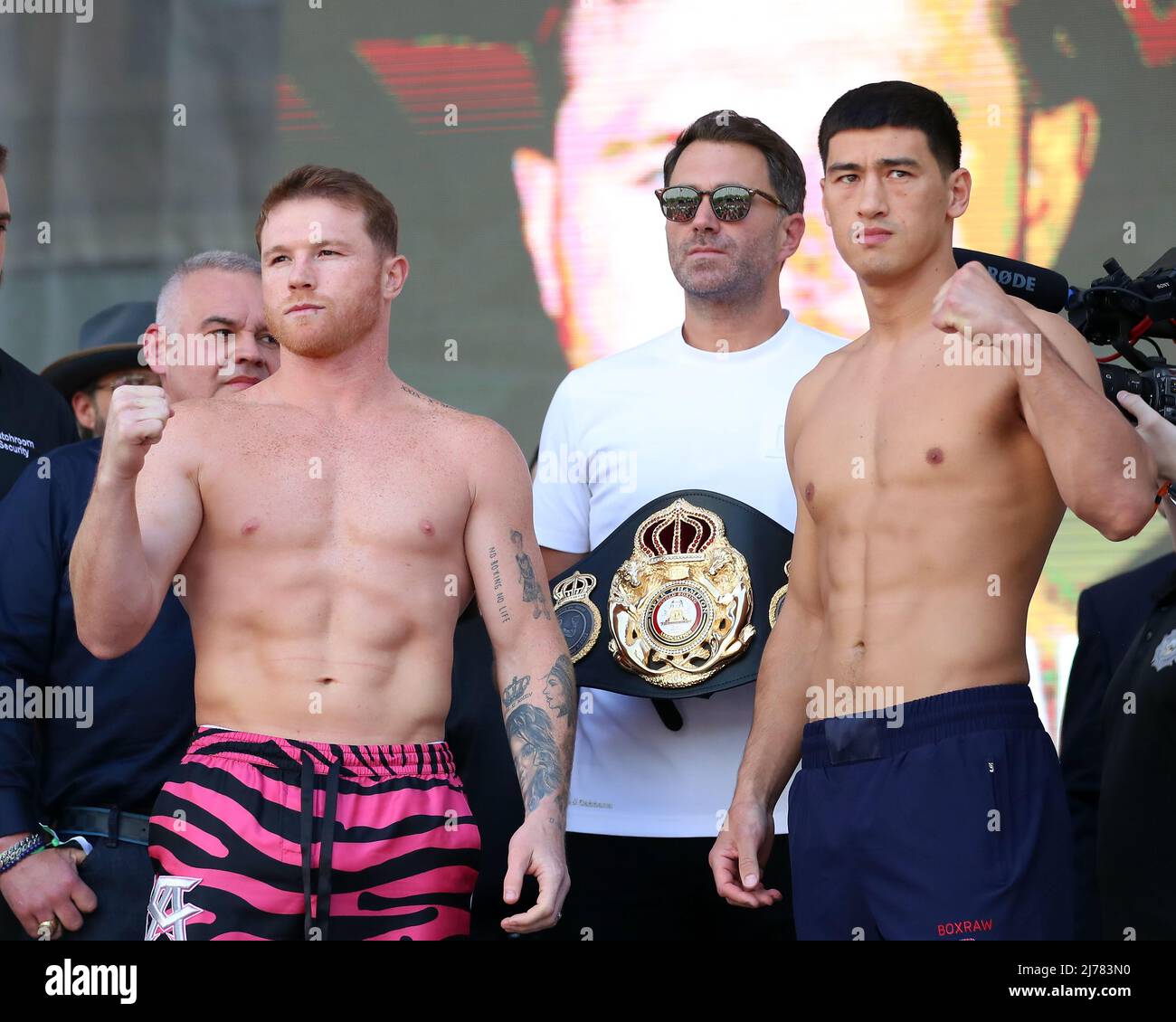 Las Vegas, United States. 06th May, 2022. LAS VEGAS, NV - MAY 6: (L-R)  Boxers Canelo Álvarez and Dmitry Bivol pose during the official weigh-in  for their bout at the T-Mobile Arena