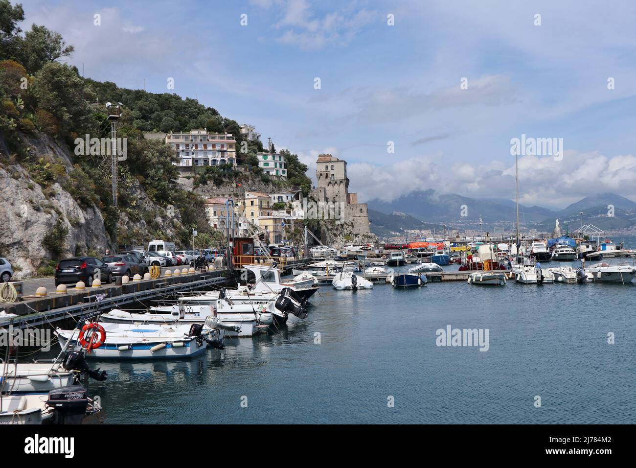 Cetara - Panorama del porto Stock Photo - Alamy