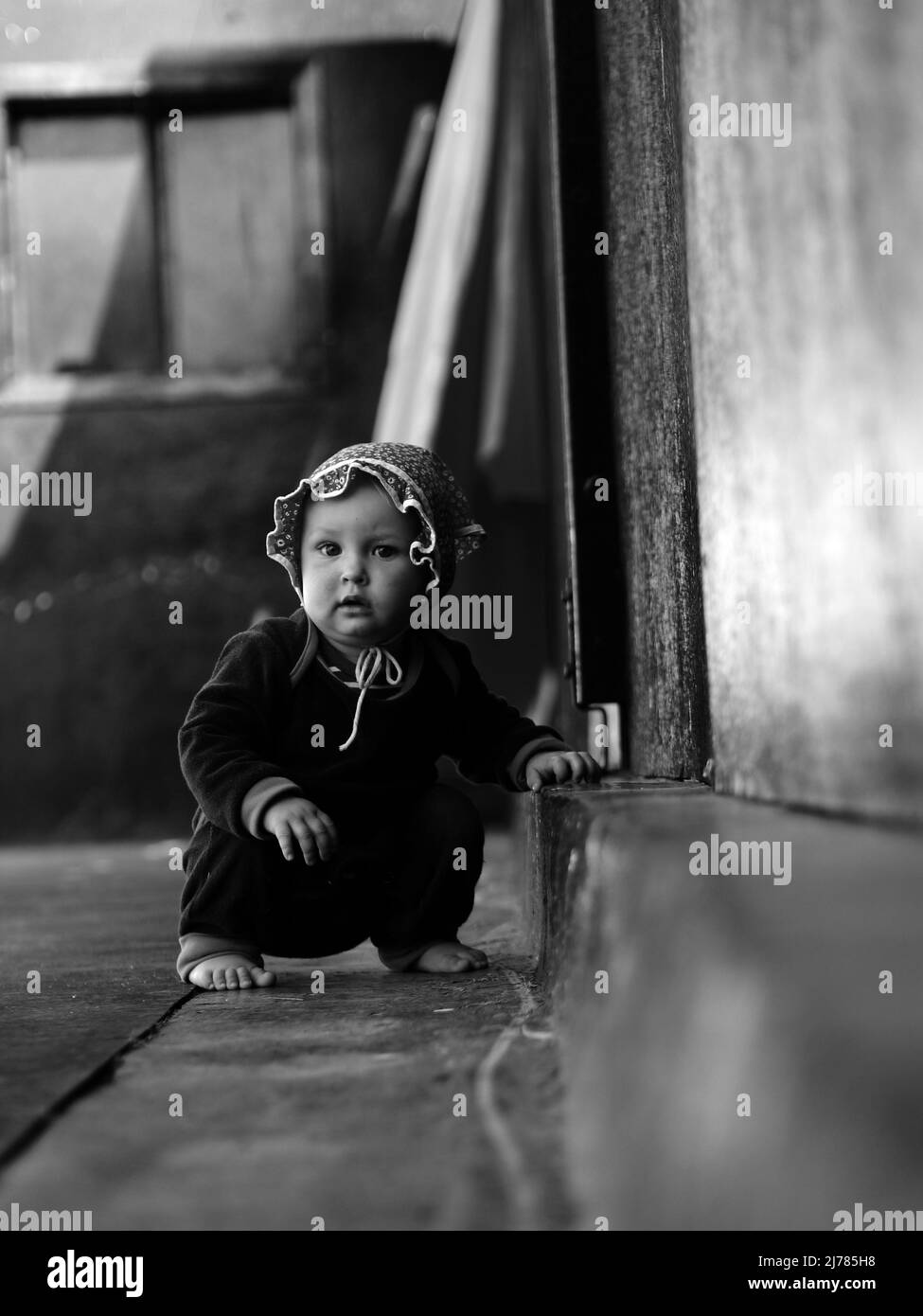 Kniet am boden hi-res stock photography and images - Alamy