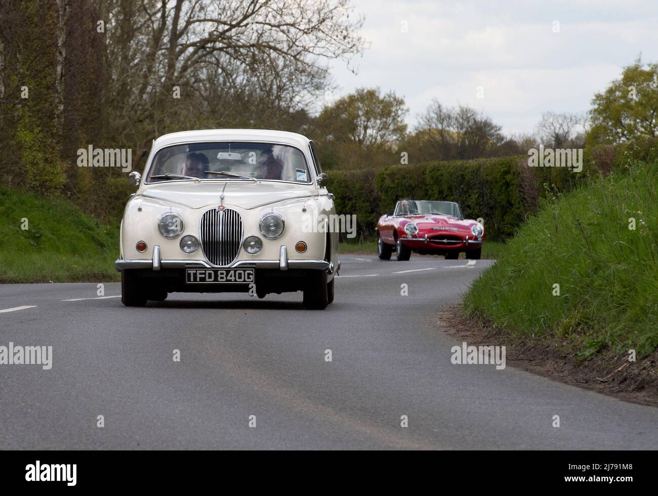 Classic Jaguar Mk2 and E Type 4.2 classic cars Stock Photo