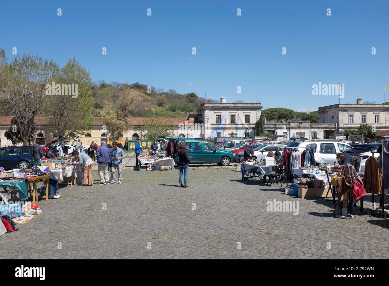 Car Boot Sale Market (Mercatino Dell'Ustao Con La Tua Auto) in