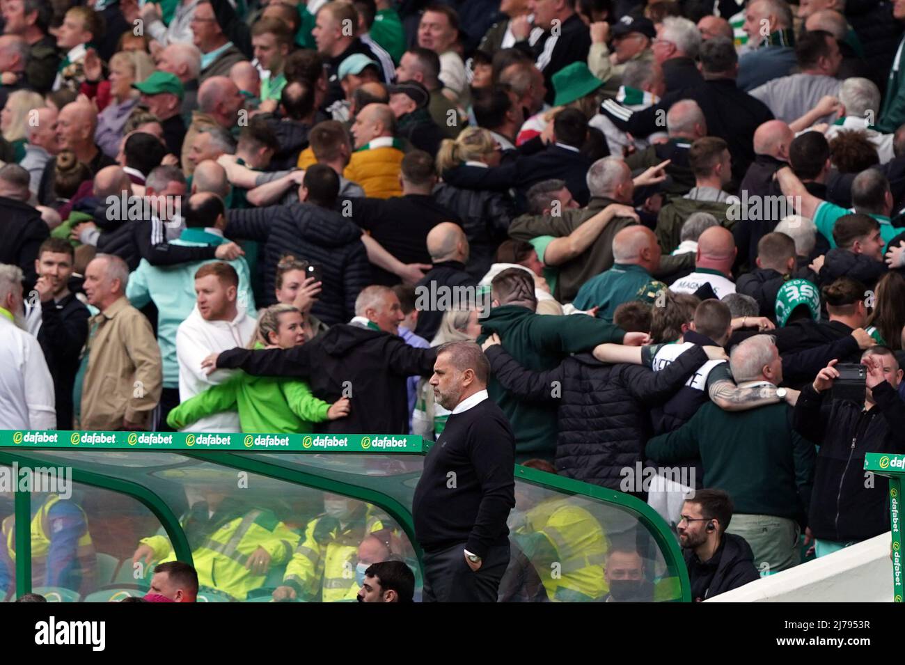 Celtic fans wait for hi-res stock photography and images - Alamy