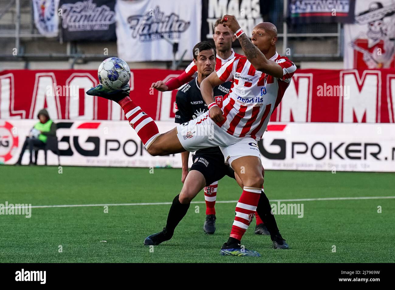 OSS, NETHERLANDS MAY 6 Marko Kleinen of MVV Maastricht and Kay Tejan of TOP Oss during the