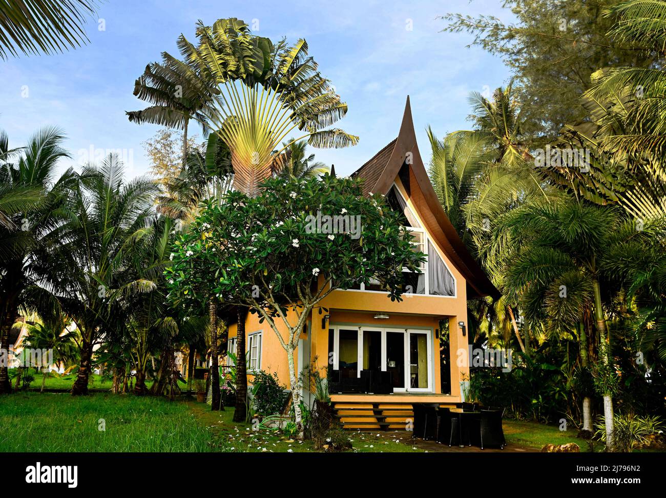 May 7, 2022, Koh Chang, Thailand: A general view of resort villas at Blue Haven Bay by Siam Royal View at Chang Noi Beach, Koh Chang Island in Trat province. Koh Chang is a popular tourist resort island situated about 350 km southeast of the capital, Bangkok. (Credit Image: © Paul Lakatos/SOPA Images via ZUMA Press Wire) Stock Photo