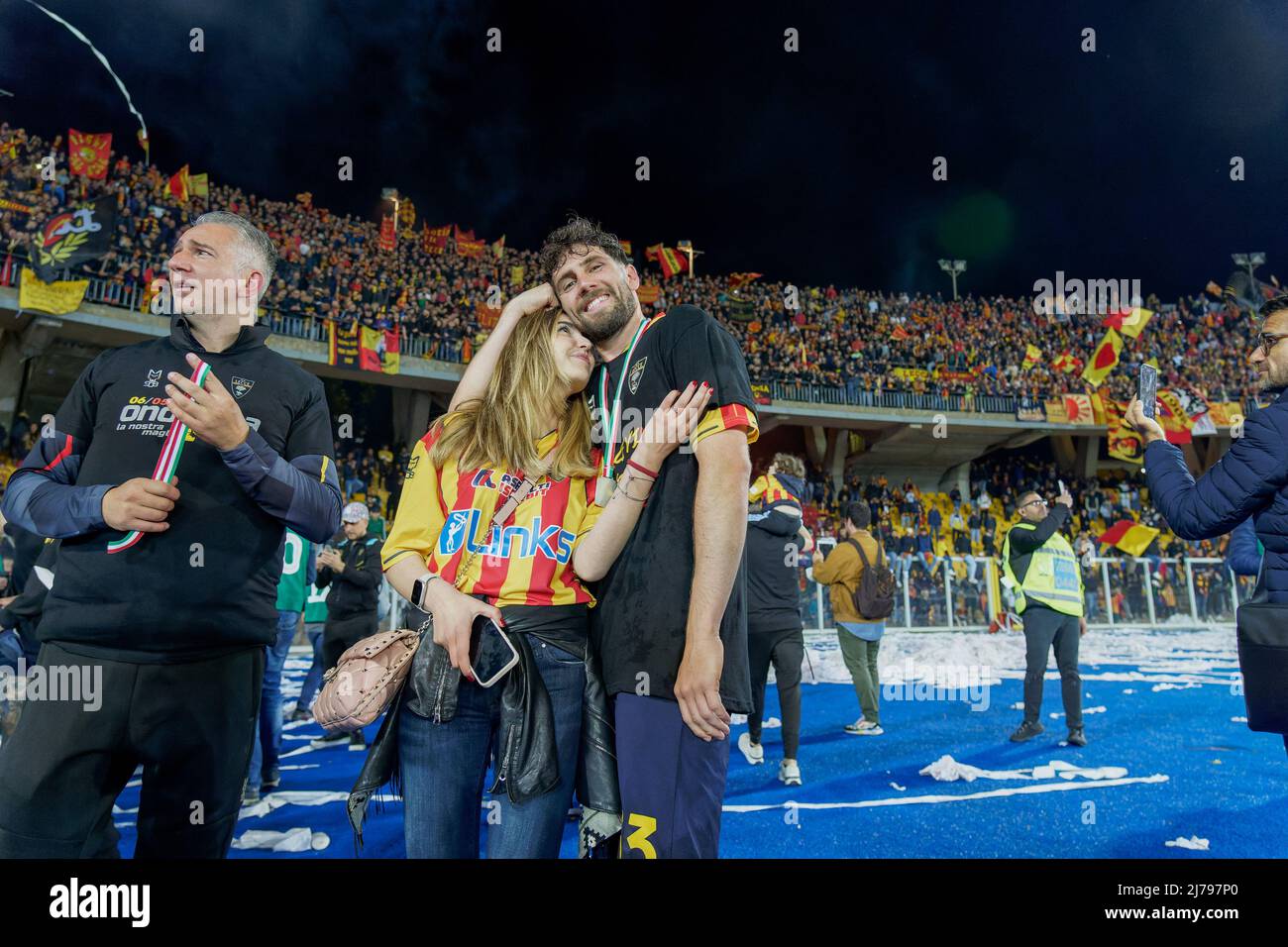 Captain Fabio Lucioni (US Lecce) raises the cup to the sky for the