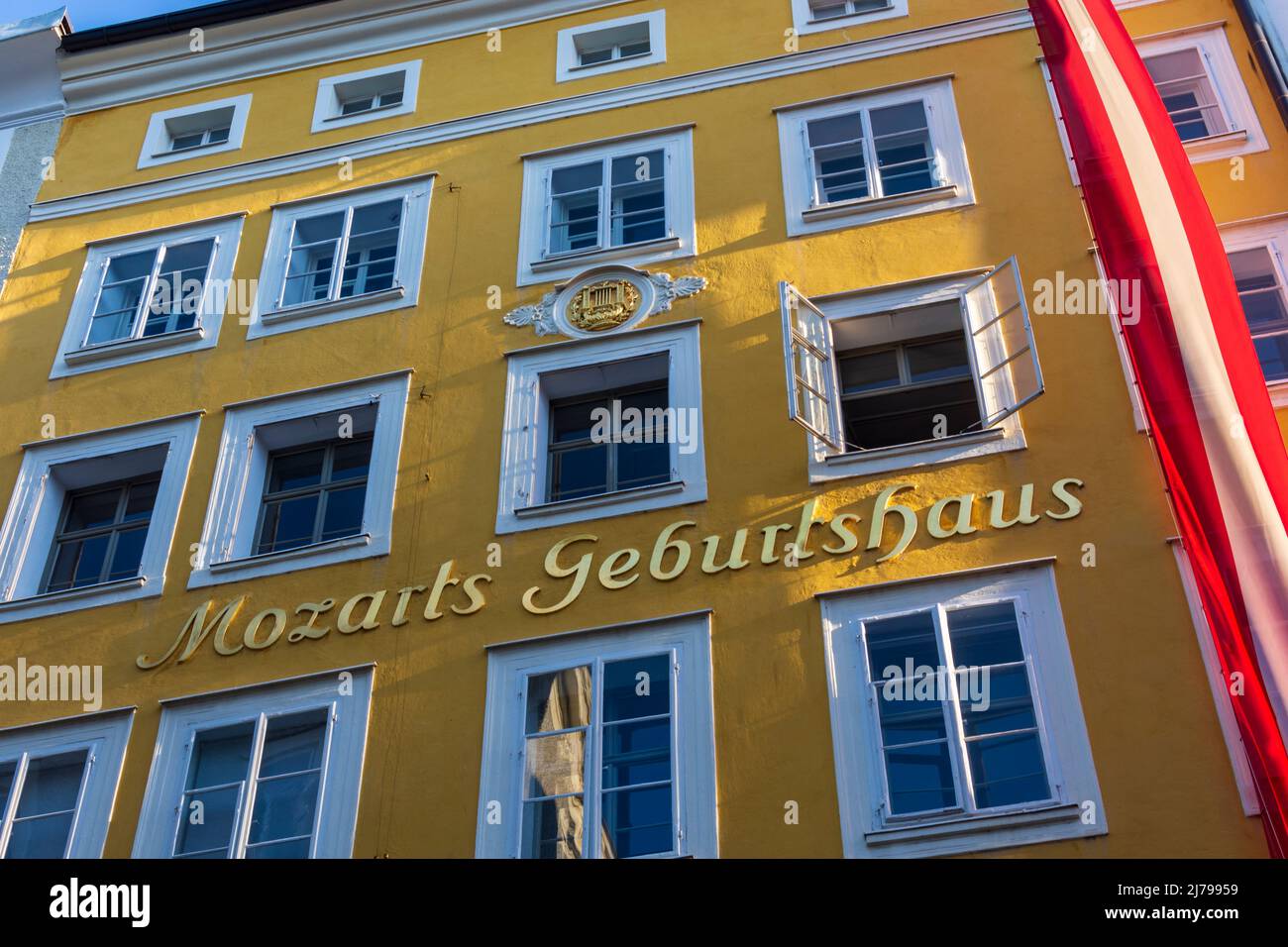 Salzburg: Mozart's birthplace (Mozarts Geburtshaus or Hagenauerhaus) at ...