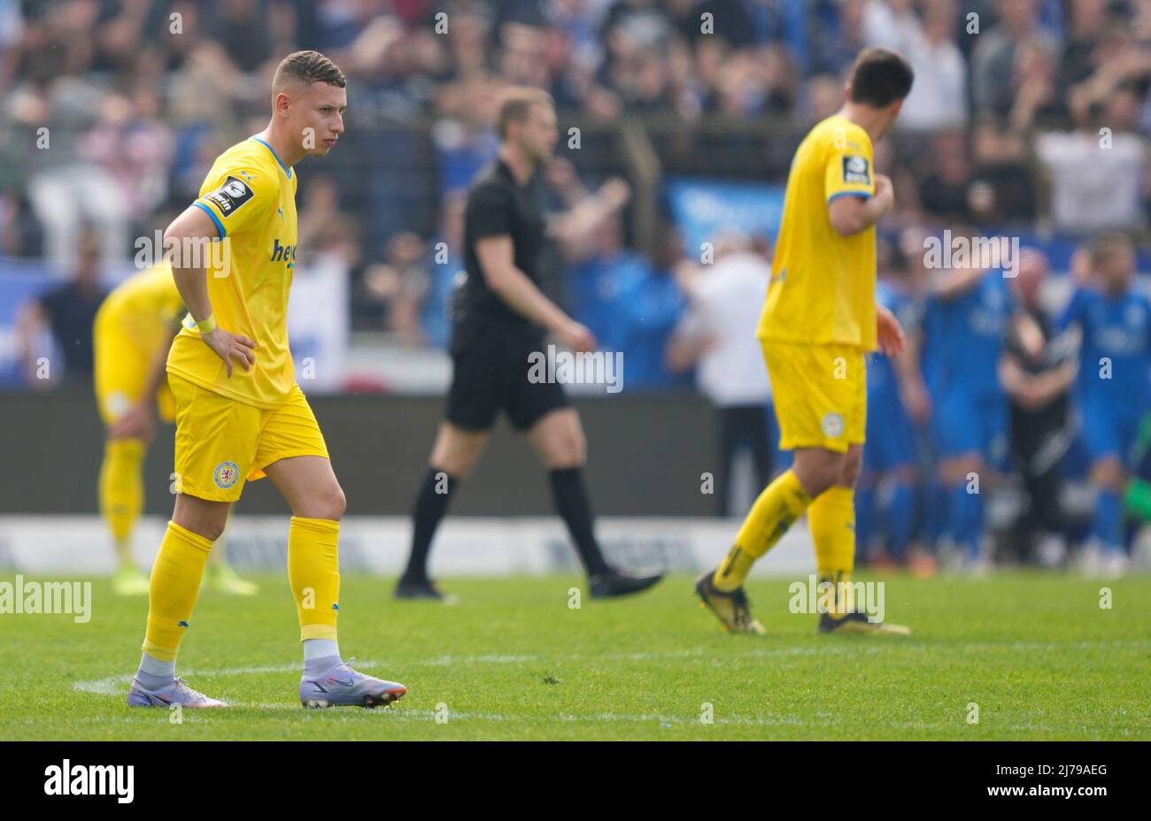 07 May 2022, Lower Saxony, Meppen: Soccer: 3rd league, SV Meppen - Eintracht Braunschweig, Hänsch-Arena. Enrique Pena Zauner (l) of Eintracht Braunschweig walks across the pitch after the 3:2. Photo: Werner Scholz/dpa - IMPORTANT NOTE: In accordance with the requirements of the DFL Deutsche Fußball Liga and the DFB Deutscher Fußball-Bund, it is prohibited to use or have used photographs taken in the stadium and/or of the match in the form of sequence pictures and/or video-like photo series. Stock Photo