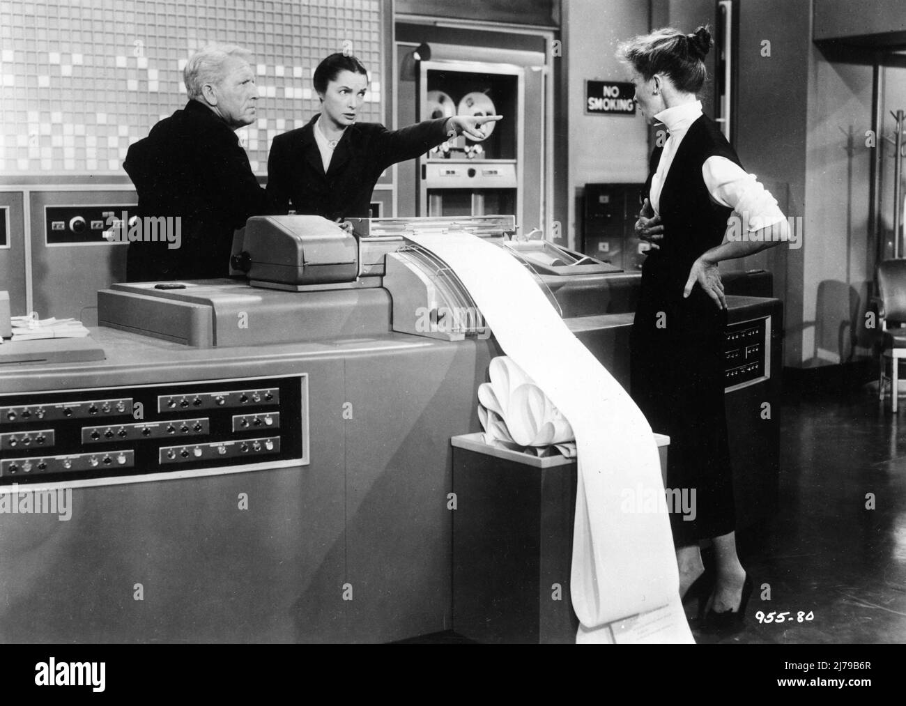 SPENCER TRACY NEVA PATTERSON and KATHARINE HEPBURN with Huge Computer in DESK SET 1957 director WALTER LANG play William Marchant screenplay Phoebe and Henry Ephron art direction Maurice Ransford and Lyle R. Wheeler costume design Charles Le Maire Twentieth Century Fox Stock Photo