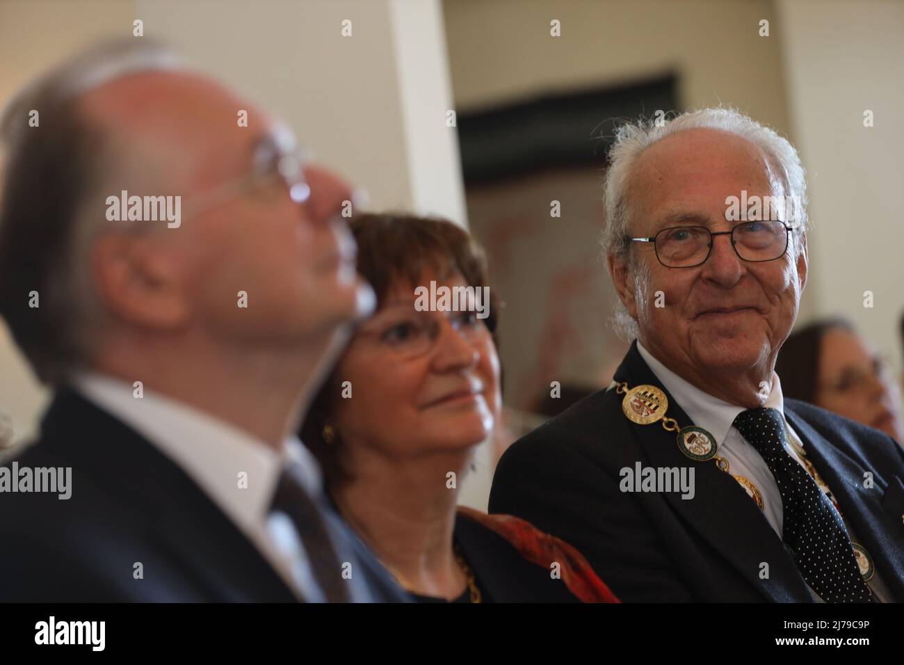 07 May 2022, Saxony-Anhalt, Ballenstedt: Eduard Prince of Anhalt sits next to Saxony-Anhalt's Prime Minister Reiner Haseloff and his wife Gabriele in the castle chapel. Eduard von Anhalt celebrates his 80th birthday in Ballenstedt. At the same time the investiture took place. Within the scope of the Investiture, persons are honored annually for special achievements by the Ascanian House Order 'Albrecht the Bear'. The investiture takes place in the presence of Eduard Prince of Anhalt. Photo: Matthias Bein/dpa-Zentralbild/ZB Stock Photo
