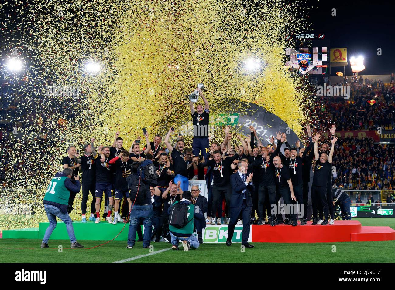 Stadio Via del Mare, Lecce, Italy, May 06, 2022, Captain Fabio Lucioni (US  Lecce) raises the cup to the sky for the victory of the Serie B 2021/2022 c  Stock Photo - Alamy