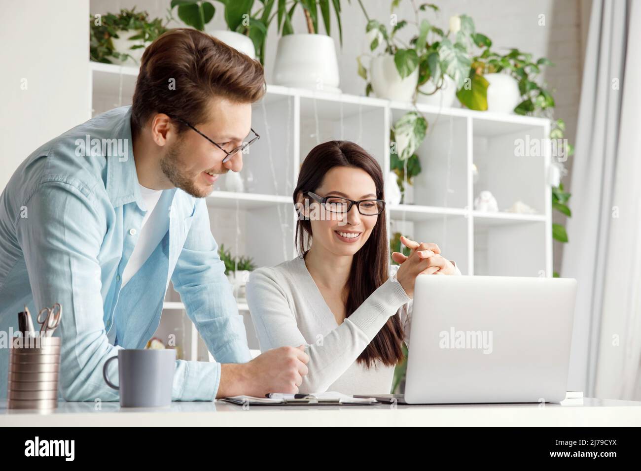 Man woman office worker hi-res stock photography and images - Alamy