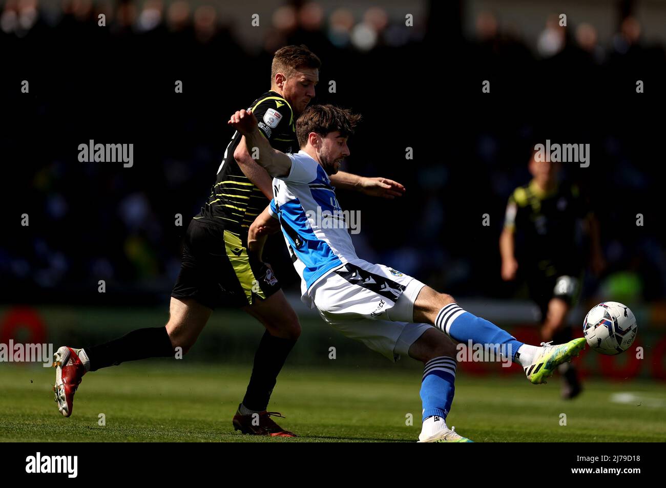 Scunthorpe United's Alfie Beestin (left) and Bristol Rovers' Anthony Evans during the Sky Bet League Two match at the Memorial Stadium, Bristol. Picture date: Saturday May 7, 2022. Stock Photo