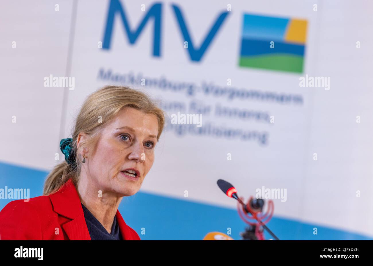04 May 2022, Mecklenburg-Western Pomerania, Schwerin: Birgit Weitemeyer, Hamburg law professor, presents her expert opinion on the dissolution of the 'Stiftung Klima- und Umweltschutz MV'. The foundation, which was established at the beginning of 2021 following a decision by the state parliament, has come under criticism because, in addition to the public welfare-oriented area for climate protection, it also included an economic part for the construction of the Russian gas pipeline Nord Stream 2. Photo: Jens Büttner/dpa Stock Photo
