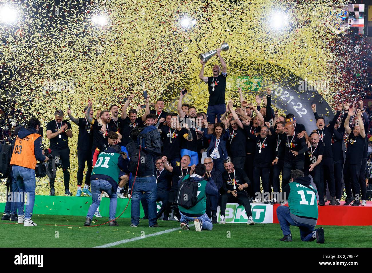 Captain Fabio Lucioni (US Lecce) raises the cup to the sky for the