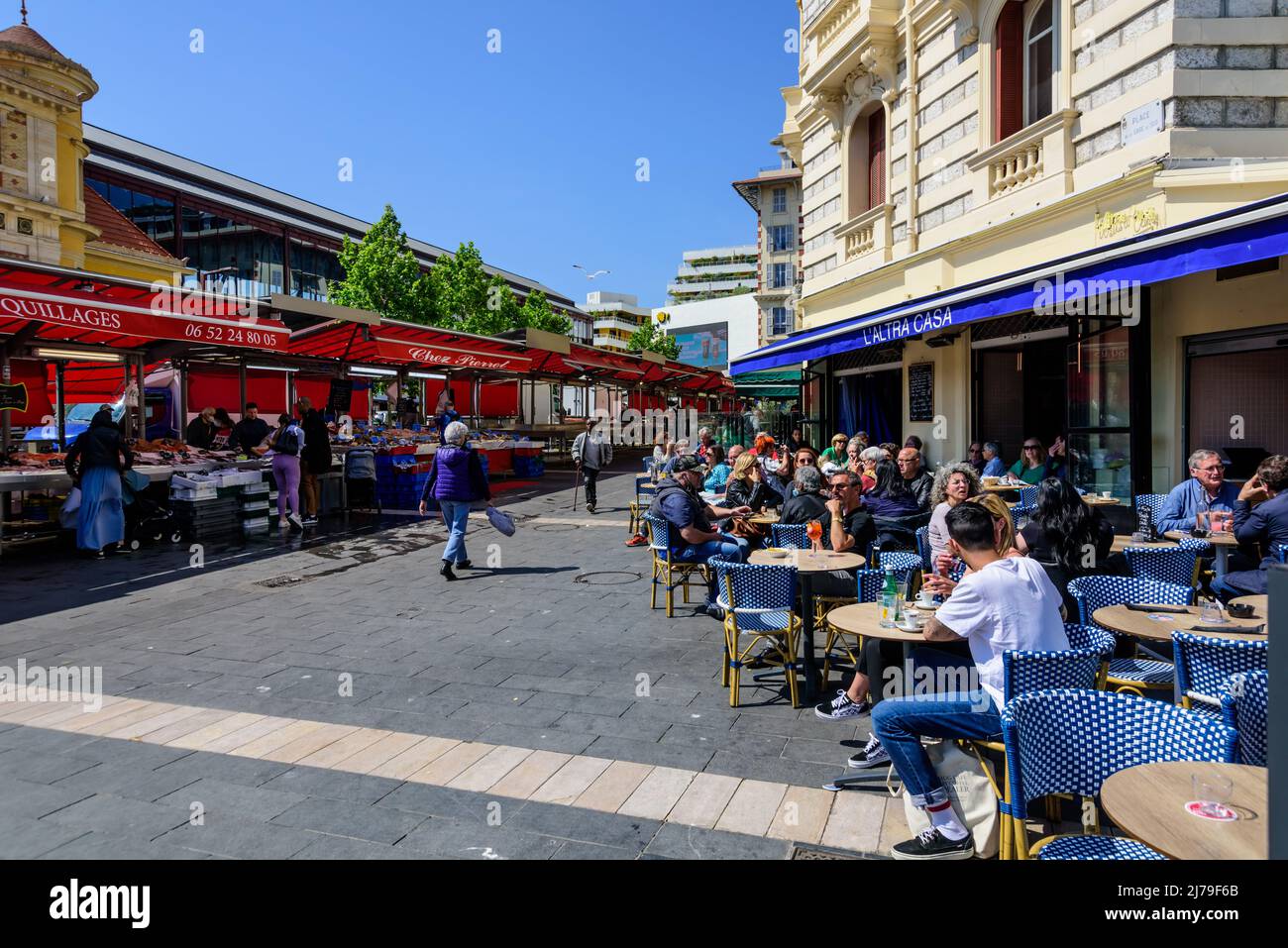 Nizza, Straßencafe, Markt am alten Südbahnhof // Nice, Steet Cafe, Market around the old South Train Station Stock Photo