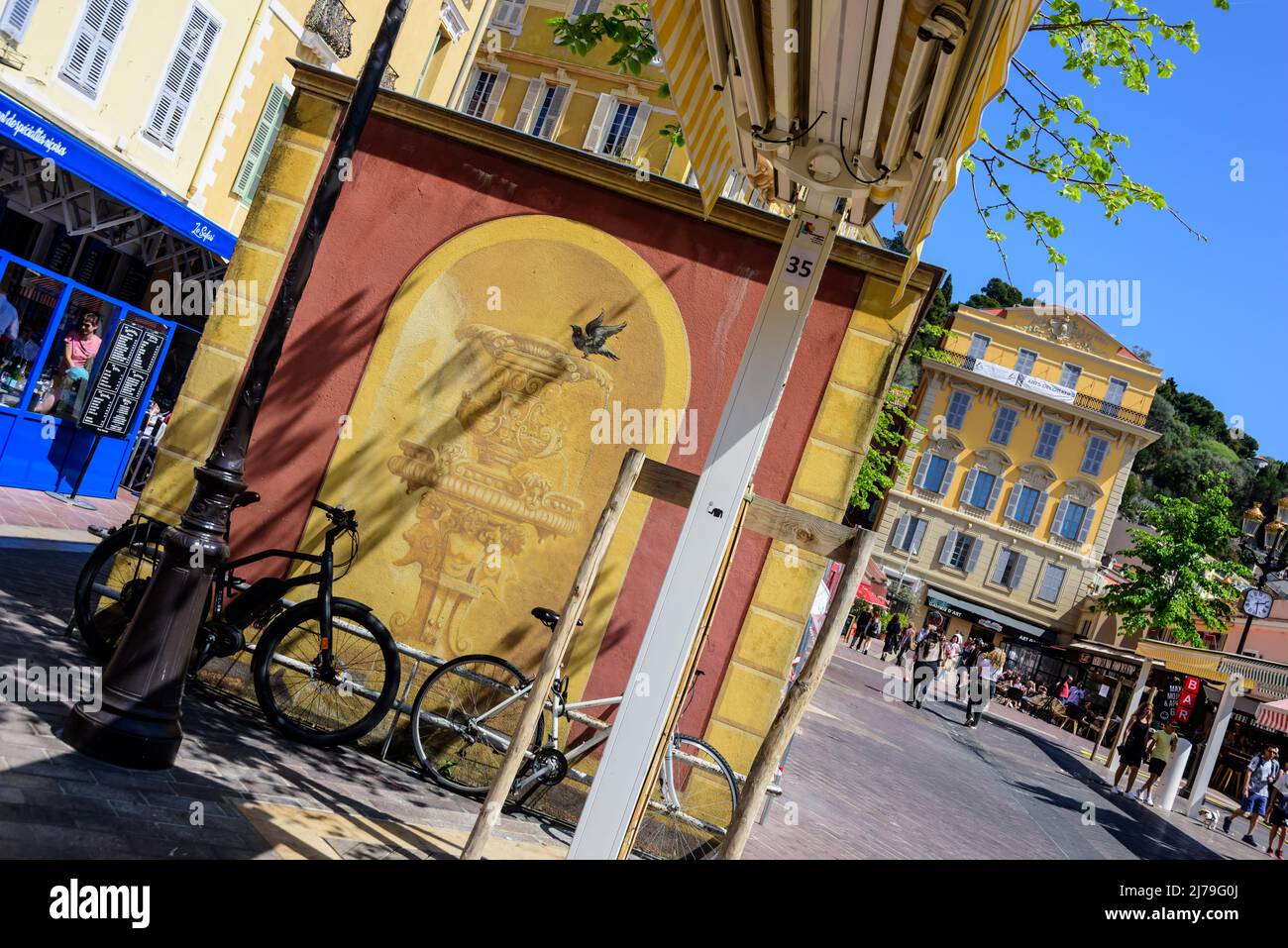 Nizza, Altstadt, Vieux Ville, Cours Saleya, Trompe l'oeil-Malerei // Nice, Historic Center, Vieux Ville, Cours Saleya, trompe l'oeil painting Stock Photo