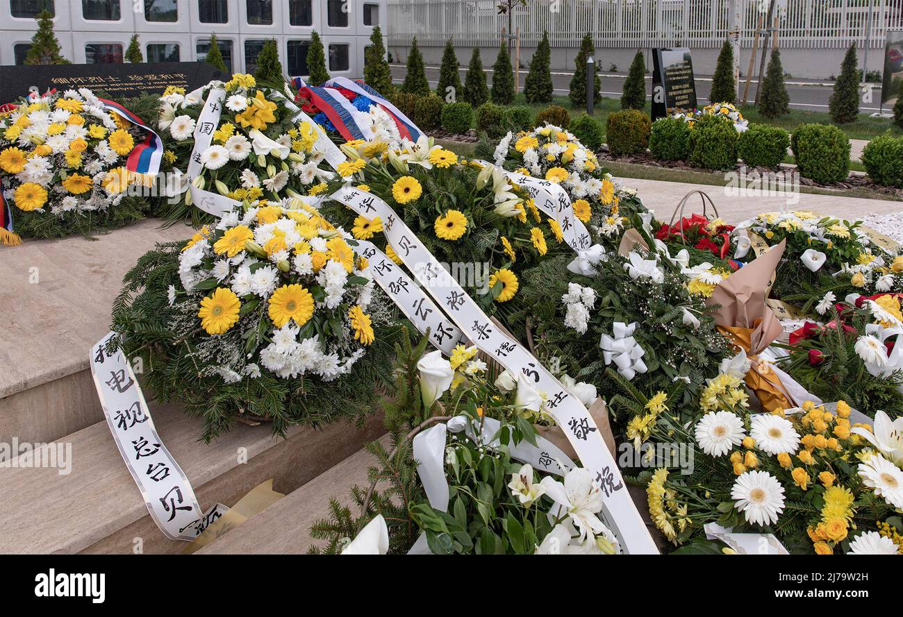 (220507) -- BELGRADE, May 7, 2022 (Xinhua) -- Wreaths are seen at memorial plaques dedicated to the three Chinese journalists killed in the NATO bombing of the former Chinese embassy in the Federal Republic of Yugoslavia in 1999, in Belgrade, Serbia, May 7, 2022. TO GO WITH 'Serbia, China honor Chinese martyrs killed in NATO bombing' (Photo by Wang Wei/Xinhua) Stock Photo