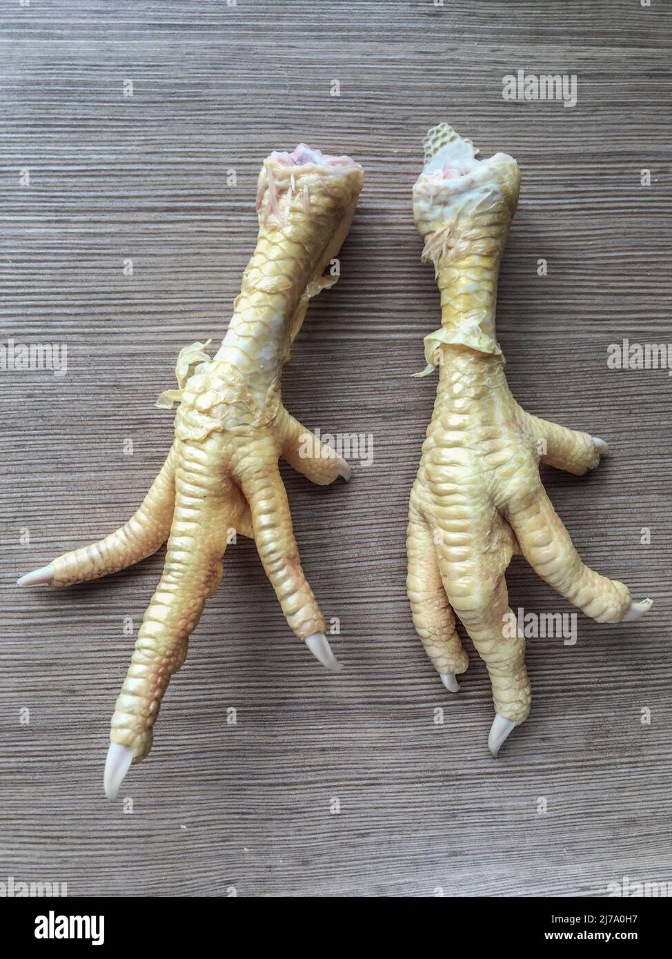 Raw chicken feet in order to cook Stock Photo Alamy
