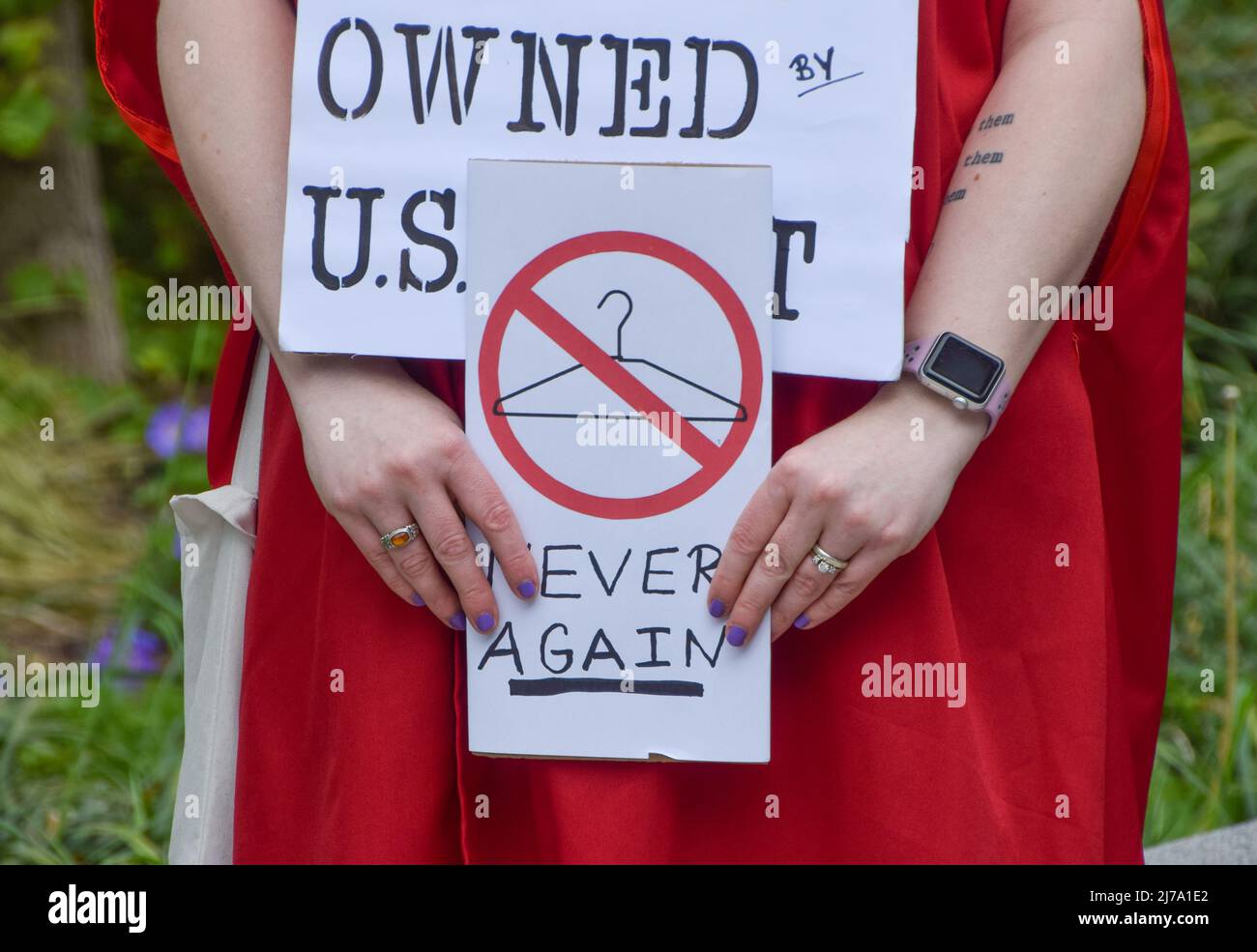 London UK 7th May 2022 Pro choice Protesters Gathered Outside The US