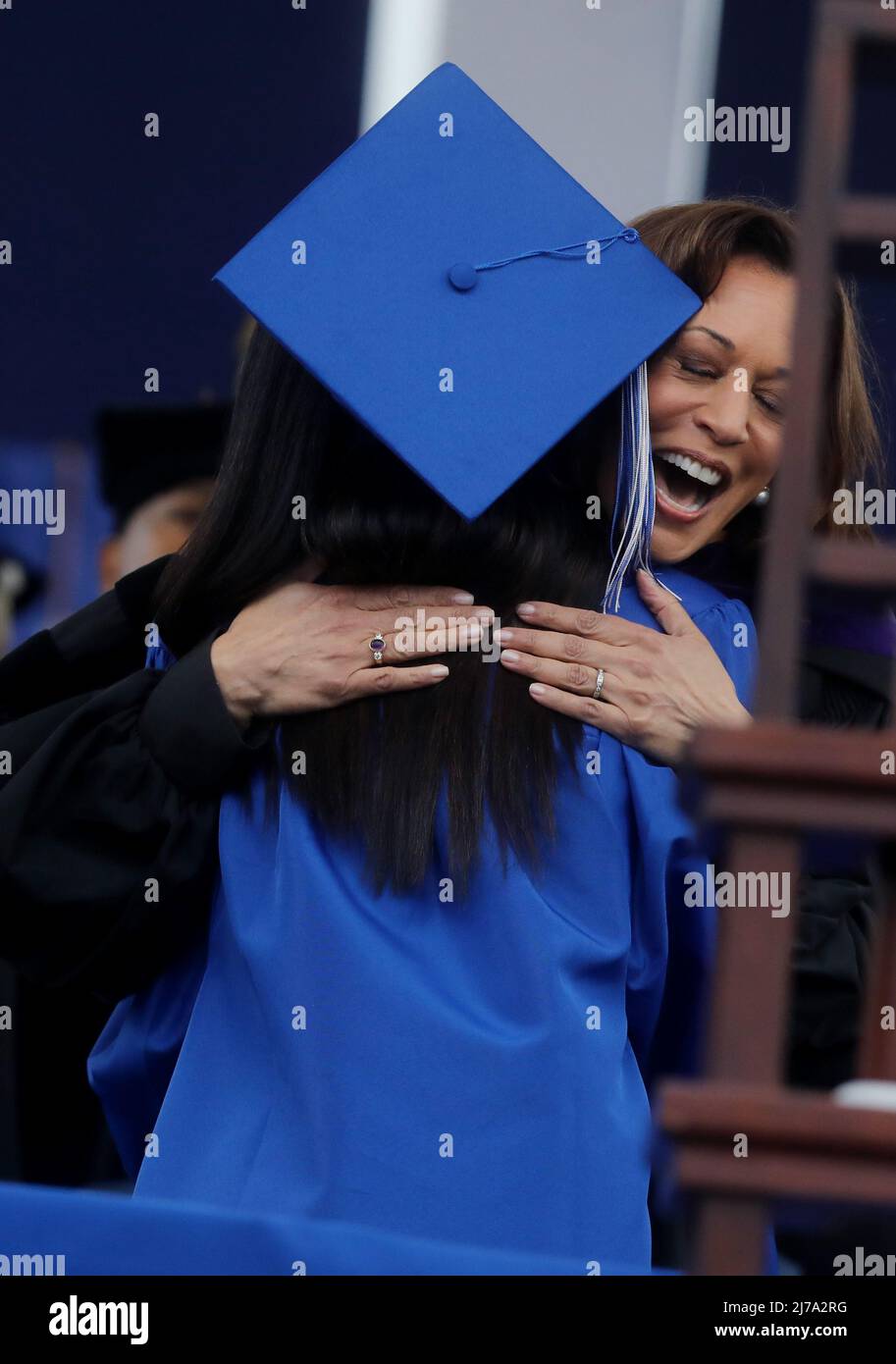 Commencement speaker hi-res stock photography and images - Alamy, image size:913x1390