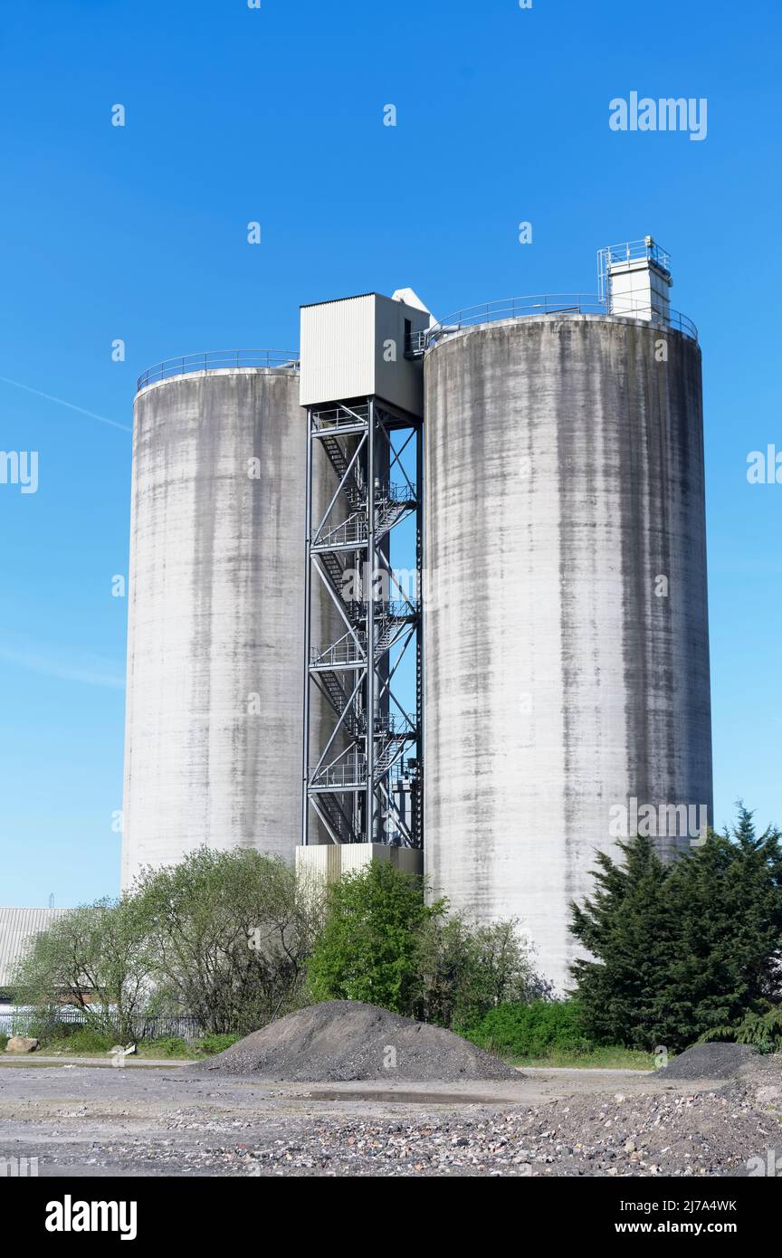 Cement mixing silo concrete tower in Glasgow Stock Photo Alamy