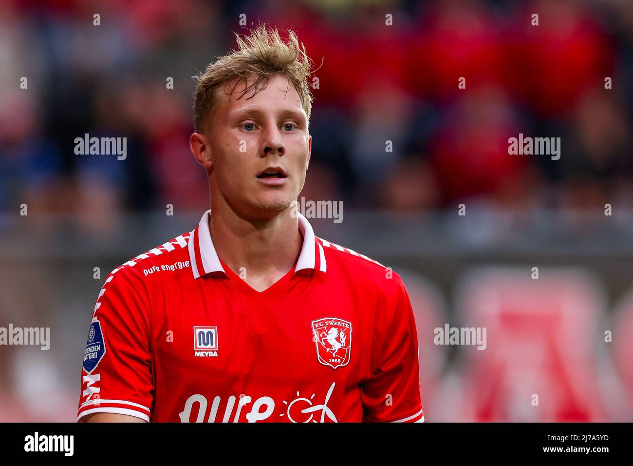 ENSCHEDE, NETHERLANDS - MAY 7: Jesse Bosch of FC Twente during the Dutch Eredivisie match between FC Twente and Fortuna Sittard at The Grolsch Veste on May 7, 2022 in Enschede, Netherlands (Photo by Marcel ter Bals/Orange Pictures) Stock Photo