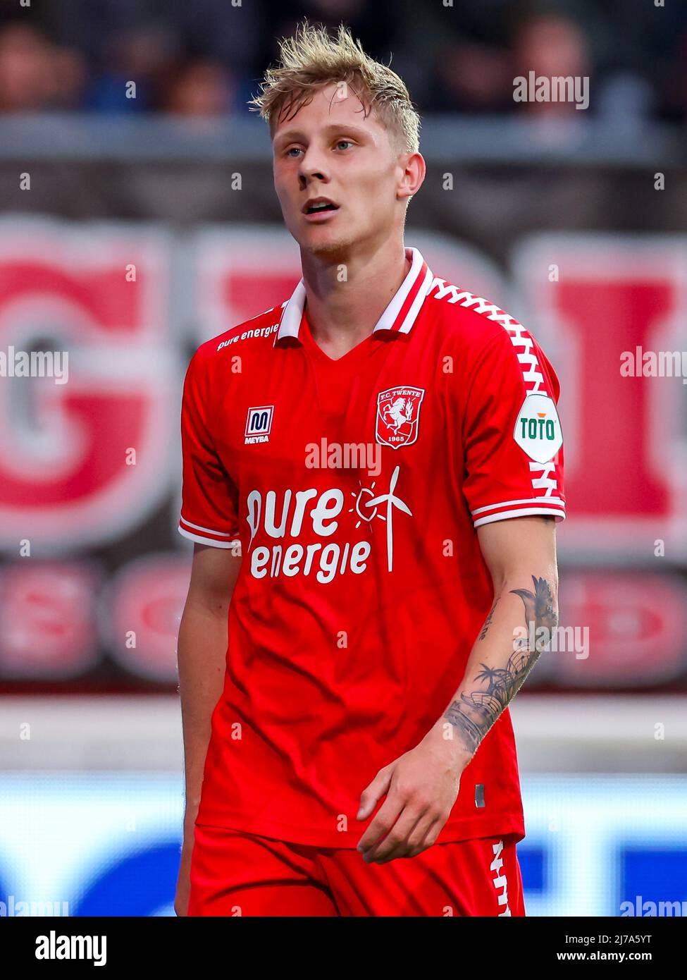 ENSCHEDE, NETHERLANDS - MAY 7: Jesse Bosch of FC Twente during the Dutch Eredivisie match between FC Twente and Fortuna Sittard at The Grolsch Veste on May 7, 2022 in Enschede, Netherlands (Photo by Marcel ter Bals/Orange Pictures) Stock Photo