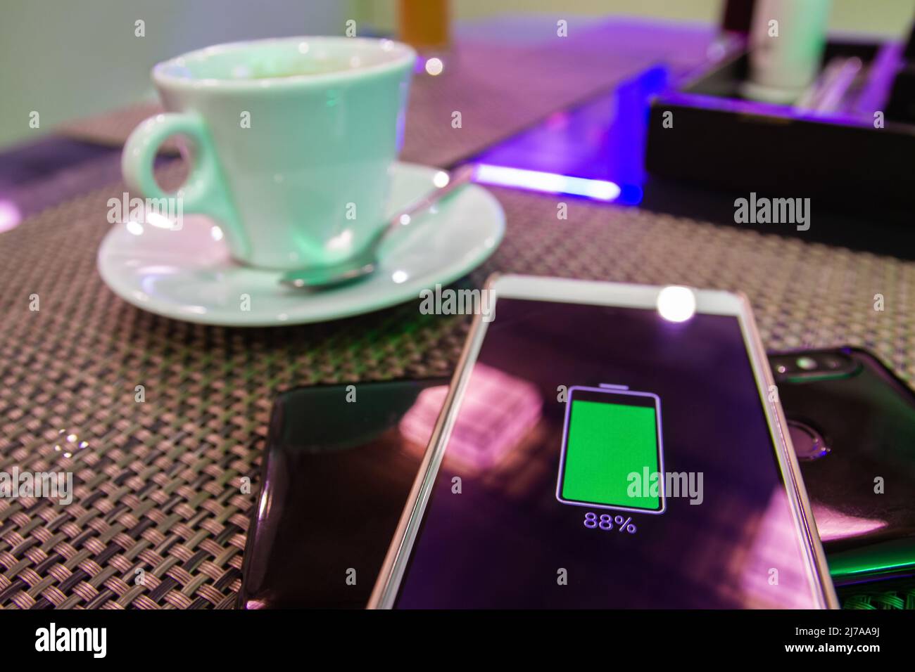 Phone battery wireless charge sharing technology. Wireless charge