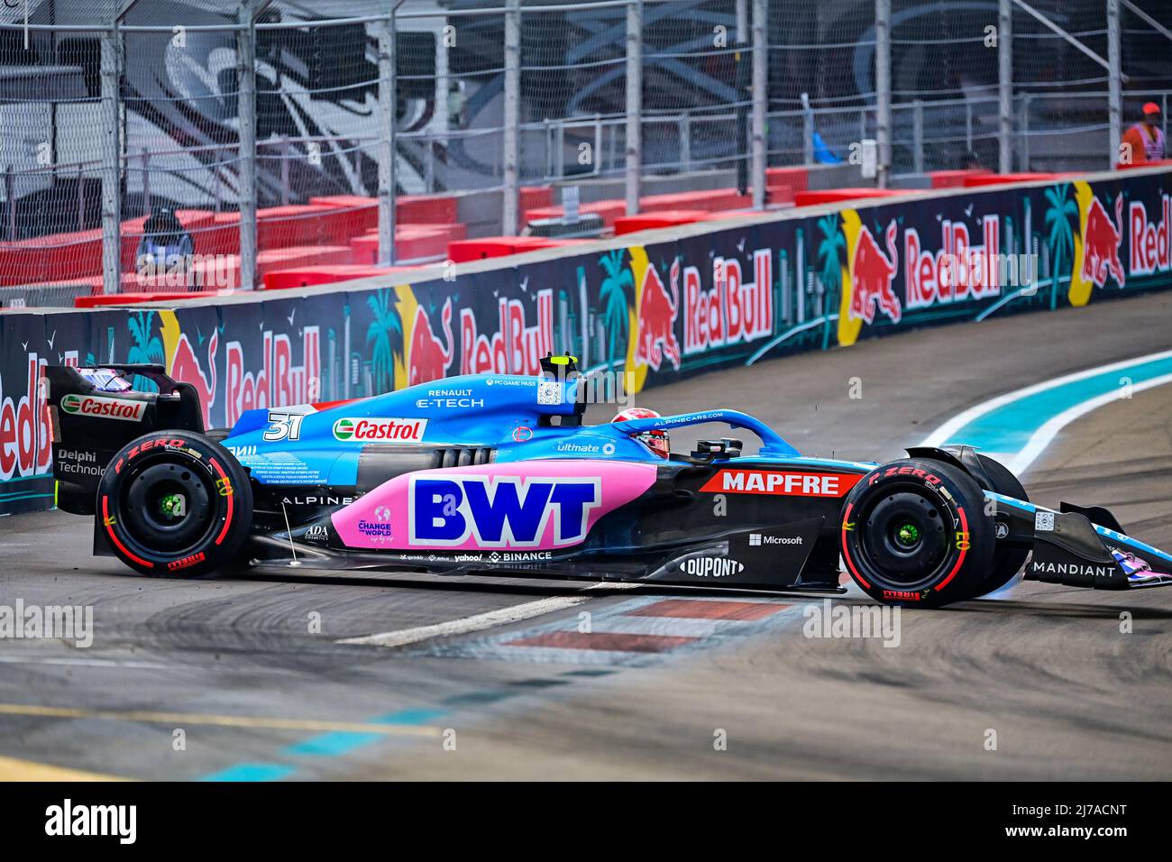 31 OCON Esteban (fra), Alpine F1 Team A522, action crash, accident, during  the Formula 1 Crypto.com Miami Grand Prix 2022, 5th round of the 2022 FIA  Formula One World Championship, on the