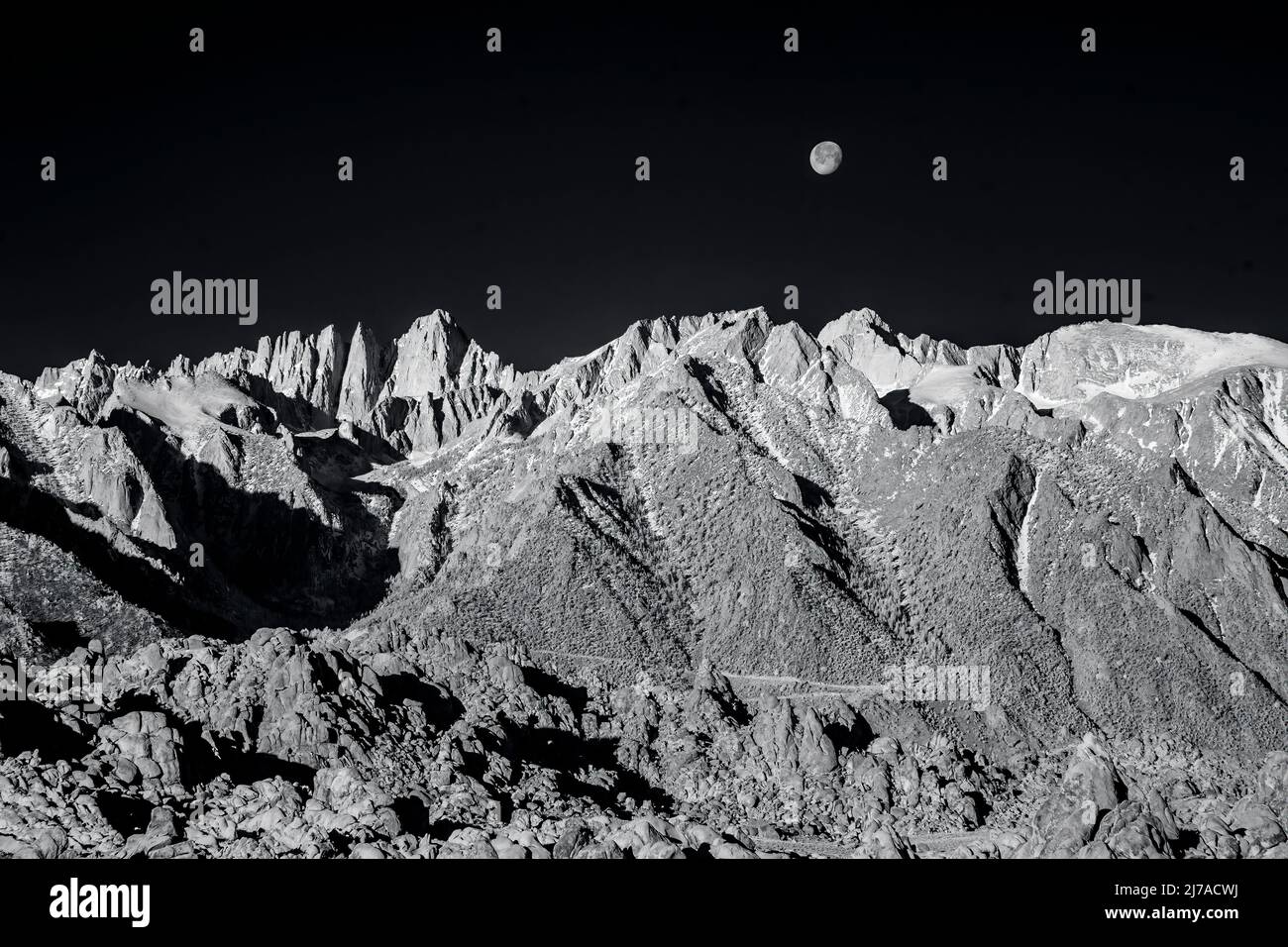 アルナ大　イメージ画像 Alabama hills california black and white hi-res stock