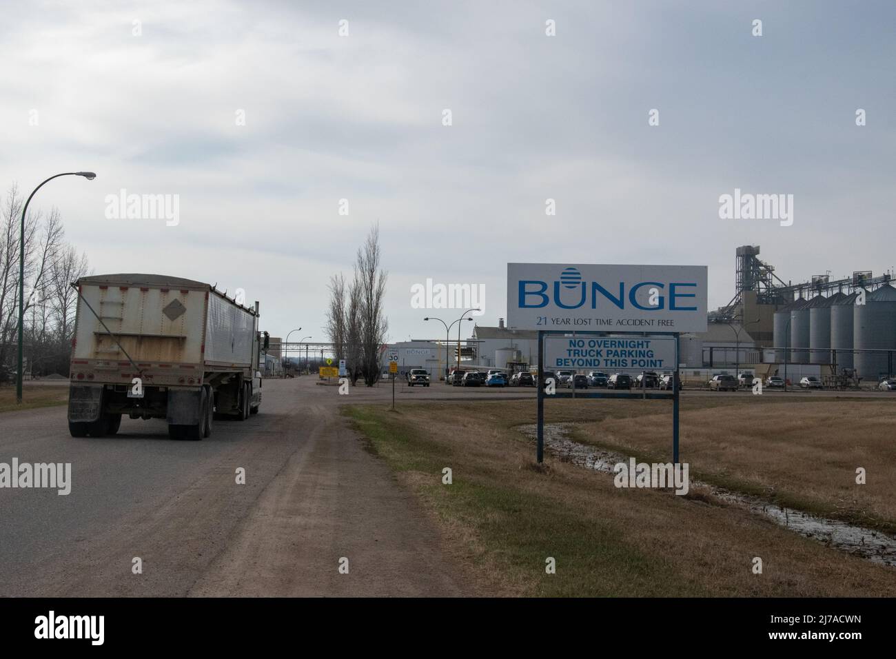 Bunge Harrowby Oilseed Crushing and Refinery near Russell, Manitoba, Canada. Stock Photo