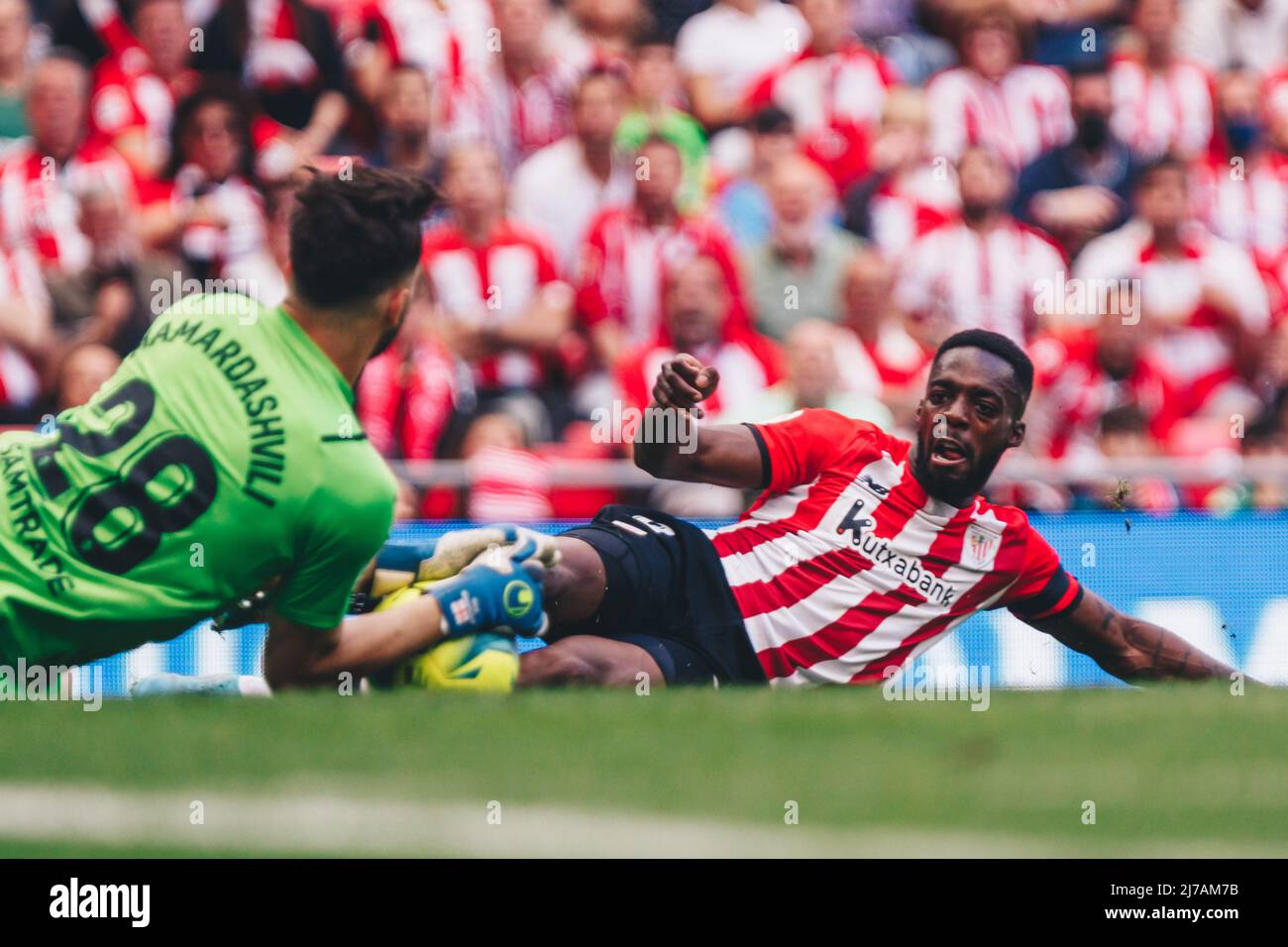 May 7, 2022, Bilbao, Basque Country, Spain: INAKI WILLIAMS (9) of Athletic Club shoot the ball at Valencia CF goalkeeper MAMARDASHVILI (28) during Spanish La Liga action at San Mames stadium. (Credit Image: © Edu Del Fresno/ZUMA Press Wire) Stock Photo