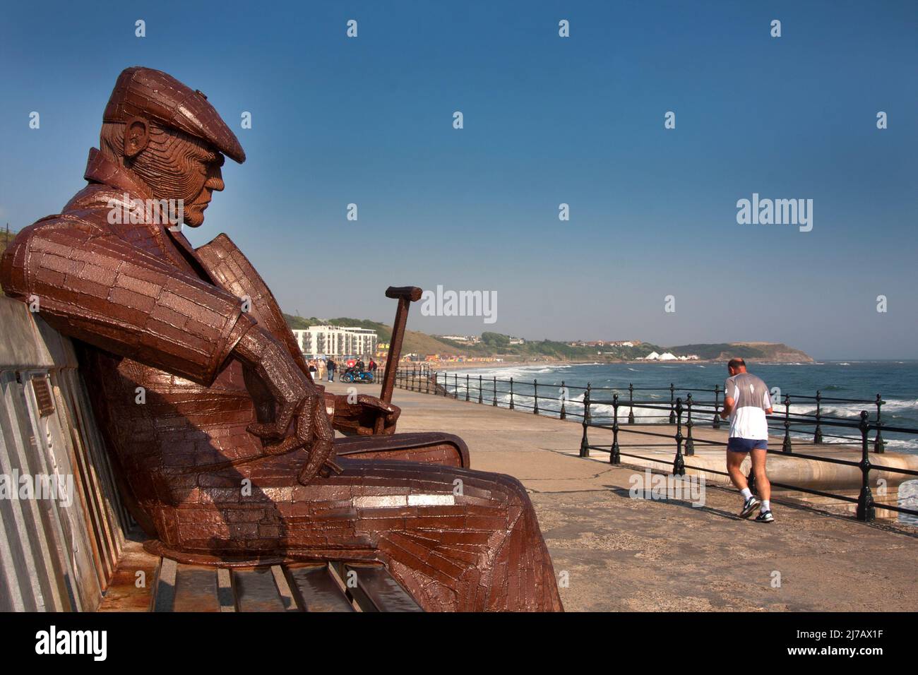 Freddie Gilroy & the Belsen Stragglers sculpture by Ray Lonsdale, Royal Albert Drive, North Sands, Scarborough, North Yorkshire Stock Photo