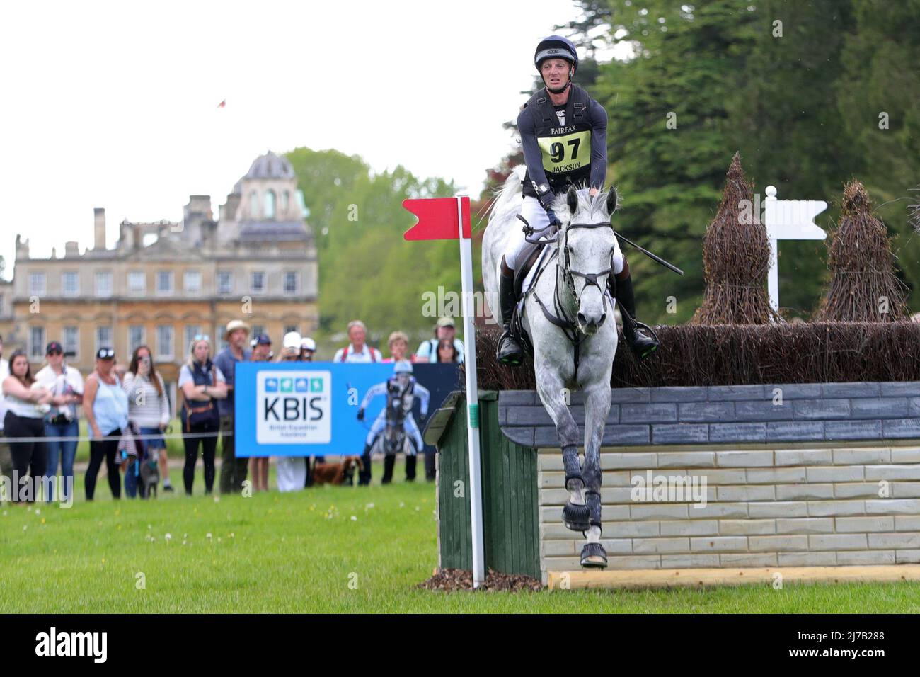 BADMINTON, UK, MAY 7TH Tom Jackson riding Capels Hollow Drift during the Cross Country Event at Badminton Horse Trials, Badminton House, Badminton on Saturday 7th May 2022. (Credit: Jon Bromley | MI News) Stock Photo