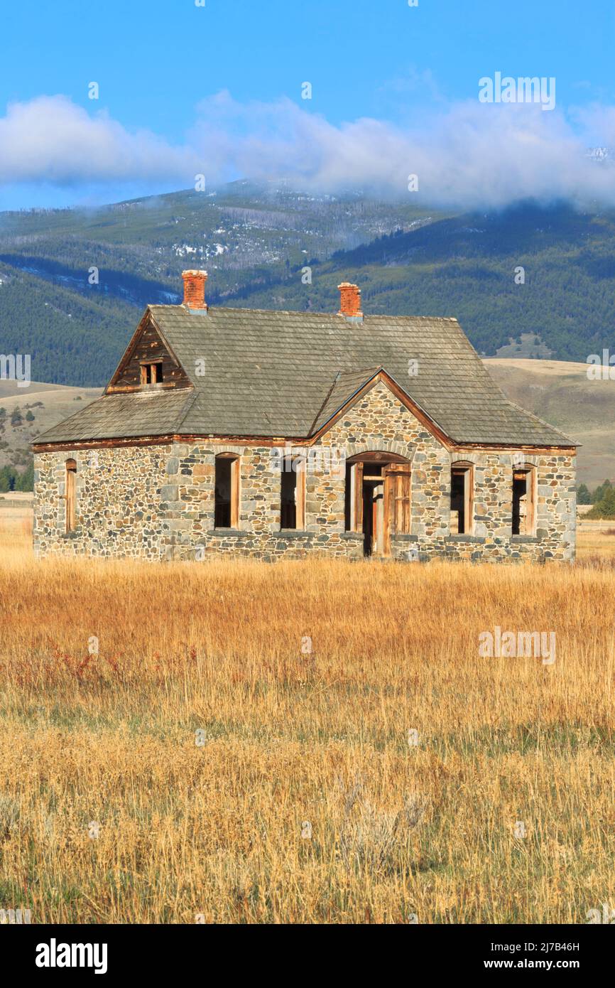 old stone house below the elkhorn mountains at winston, montana Stock Photo Alamy