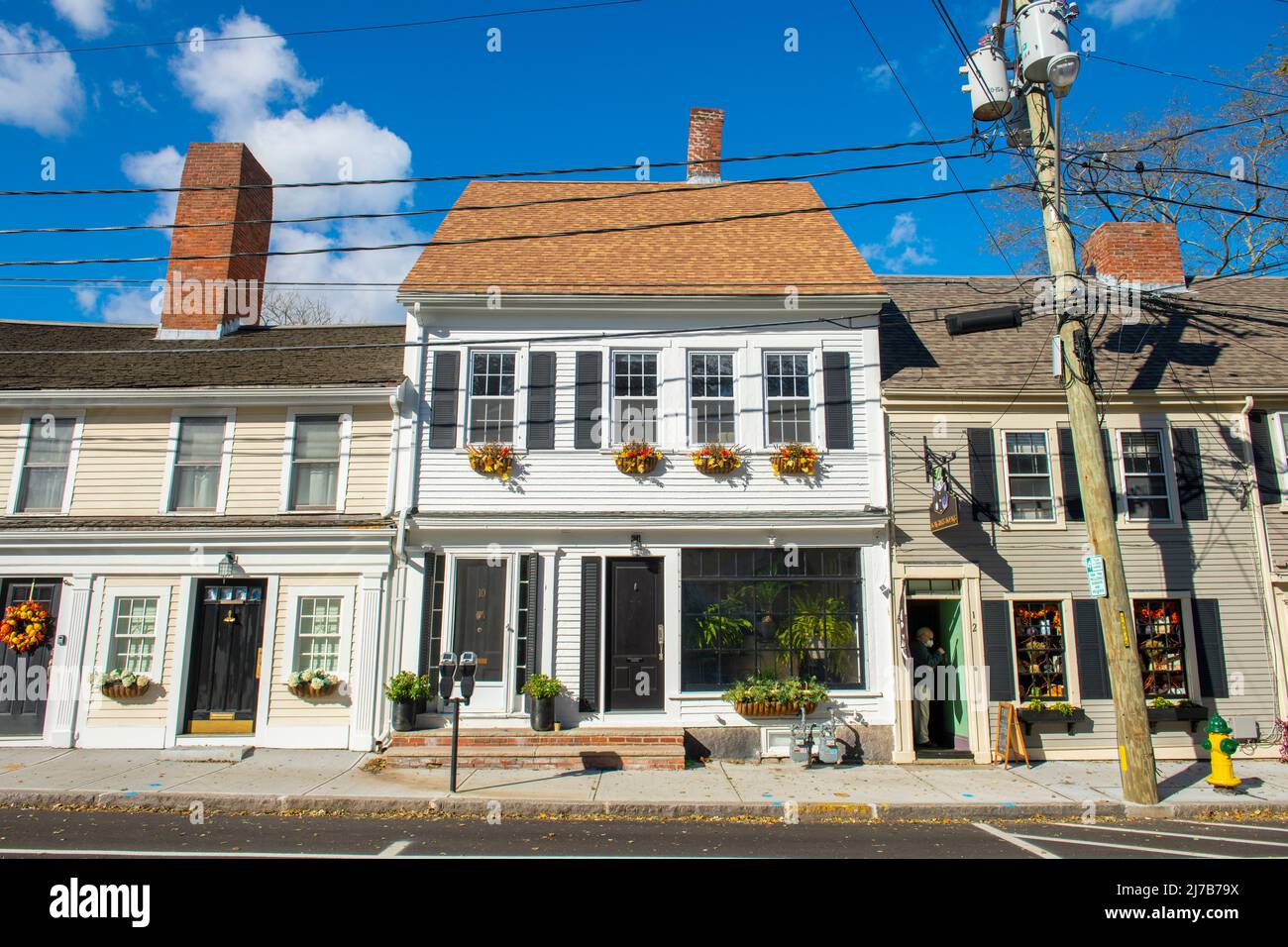 Historic commercial building at 10 North Street in historic town center