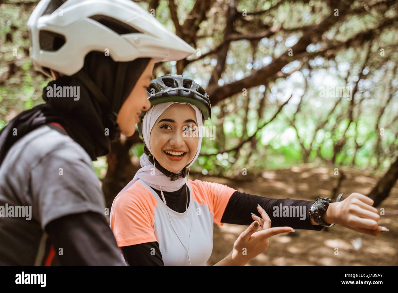 Two pretty asian women one hi-res stock photography and images - Alamy