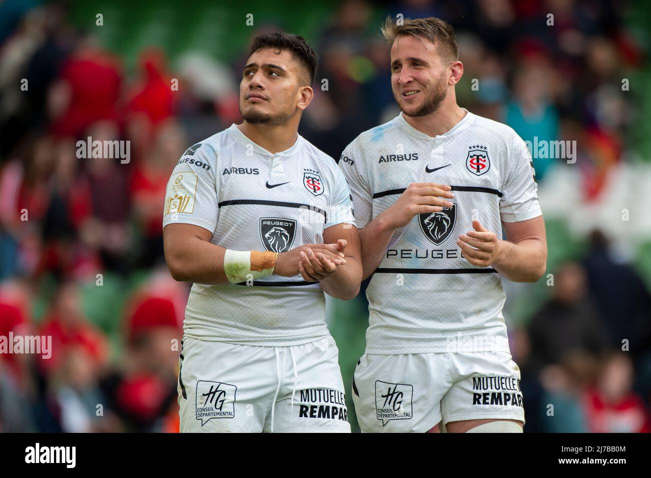 Toulouse's Anthony Jelonch receives a yellow card from referee Chris  News Photo - Getty Images