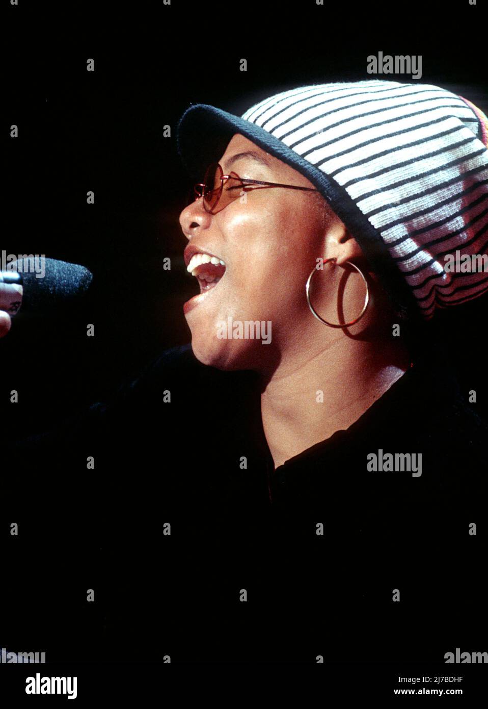 Koningin Latifah 1995 Queen Latifah And Whitney Houston On Nickelodeon koningin-latifah-1995-queen-latifah-and-whitney-houston-on-nickelodeon