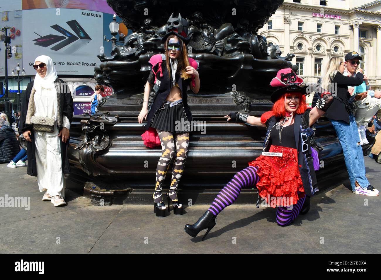 London, UK, 7 May 2022 Pierre Garroudi fashion flash mob at Piccadilly Circus on the Eros statue. West end busy on sunny weekend. Credit: JOHNNY ARMSTEAD/Alamy Live News Stock Photo